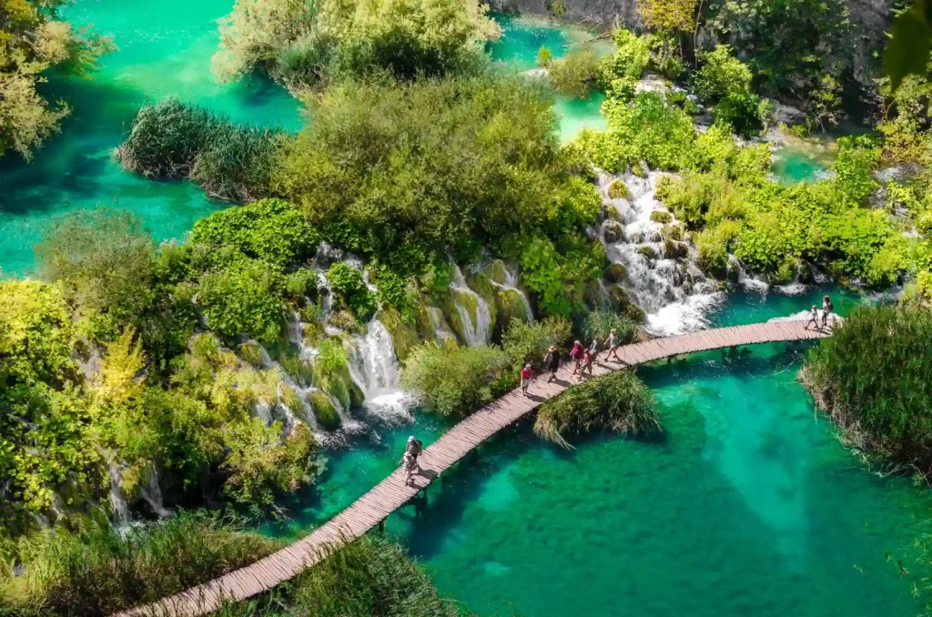 12+ Prettiest Places with Bluest Waters on Earth 6 Plitvice Lakes National Park