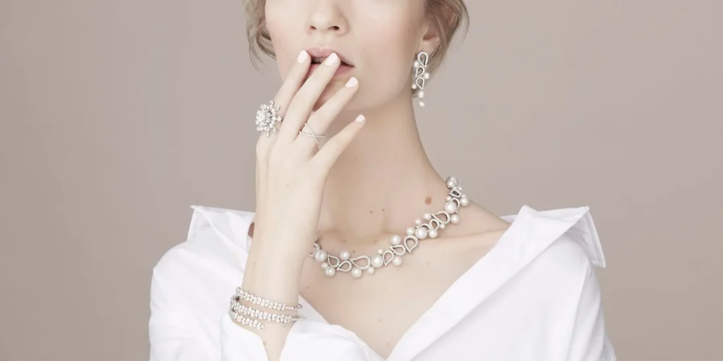 How to Safely Travel with Expensive Jewelry 2 Is it for style