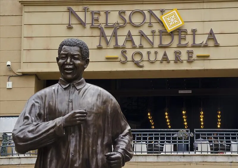 Nelson Mandela Square Johannesburg – A Lively Tribute