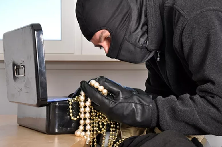 How to Safely Travel with Expensive Jewelry 3 known for jewelry theft or pickpocketing