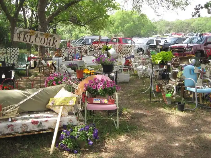 Antique Alley Grandview: When to Go & What to Know 2 Antique Alley Grandview