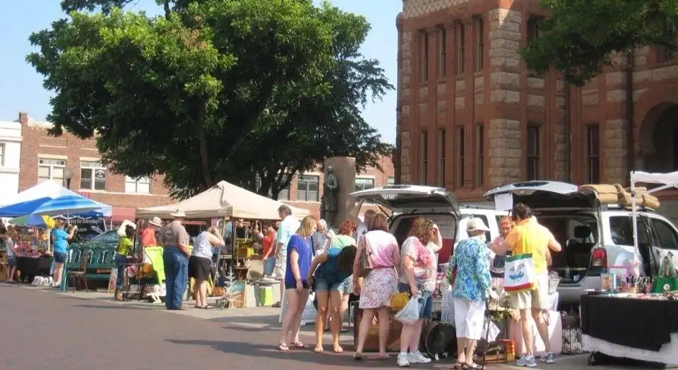 Antique Alley Grandview: When to Go & What to Know 4 Directions to Antique Alley