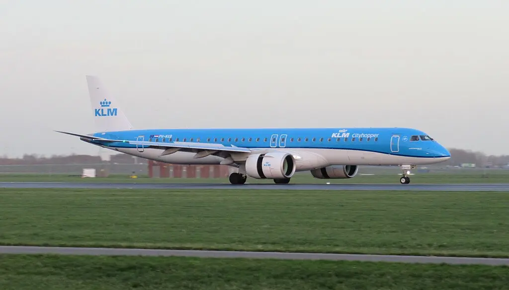 KLM Flight KL635 Diverts to Glasgow After Declaring Emergency Mid-Air 1 KLM Flight KL635 Diverts to Glasgow After Declaring Emergency