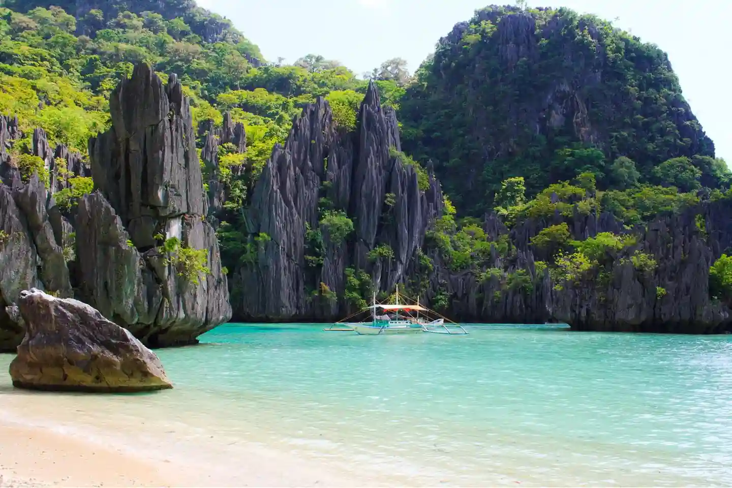 12 Unreal Places With Clearest Ocean Water in the World 9 Palawan Philippines El Nido Coron
