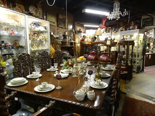 Antique Alley Grandview: When to Go & What to Know 6 Where to Eat