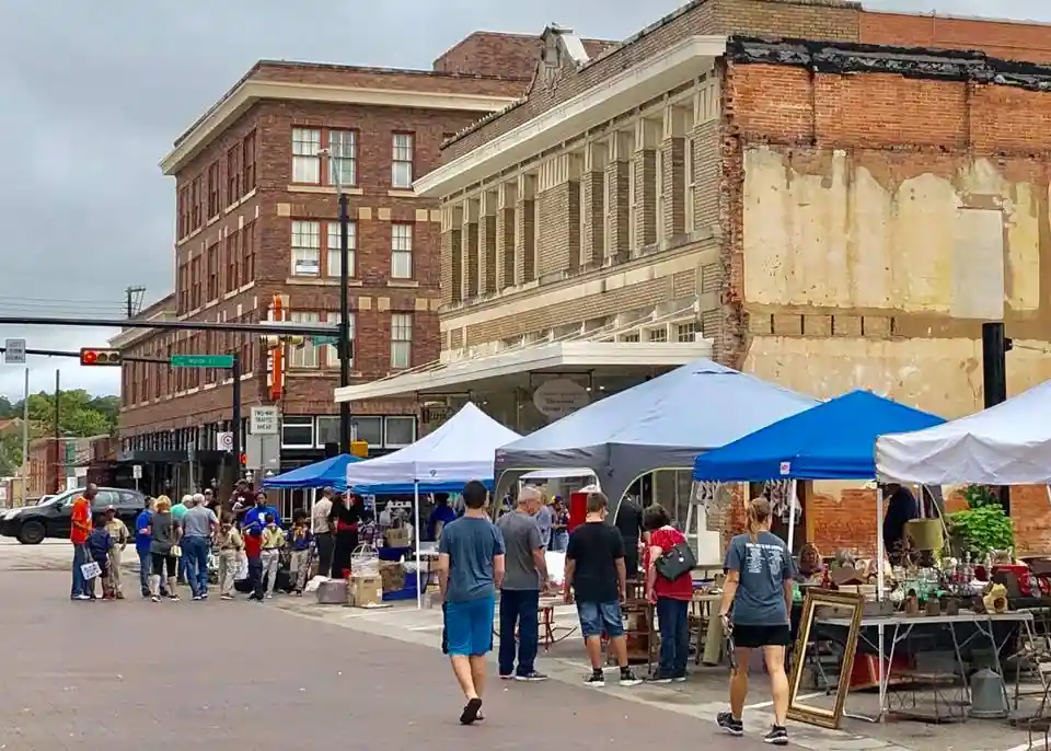 Antique Alley Grandview: When to Go & What to Know 8 lanning Around Opening Hours Weather Crowds