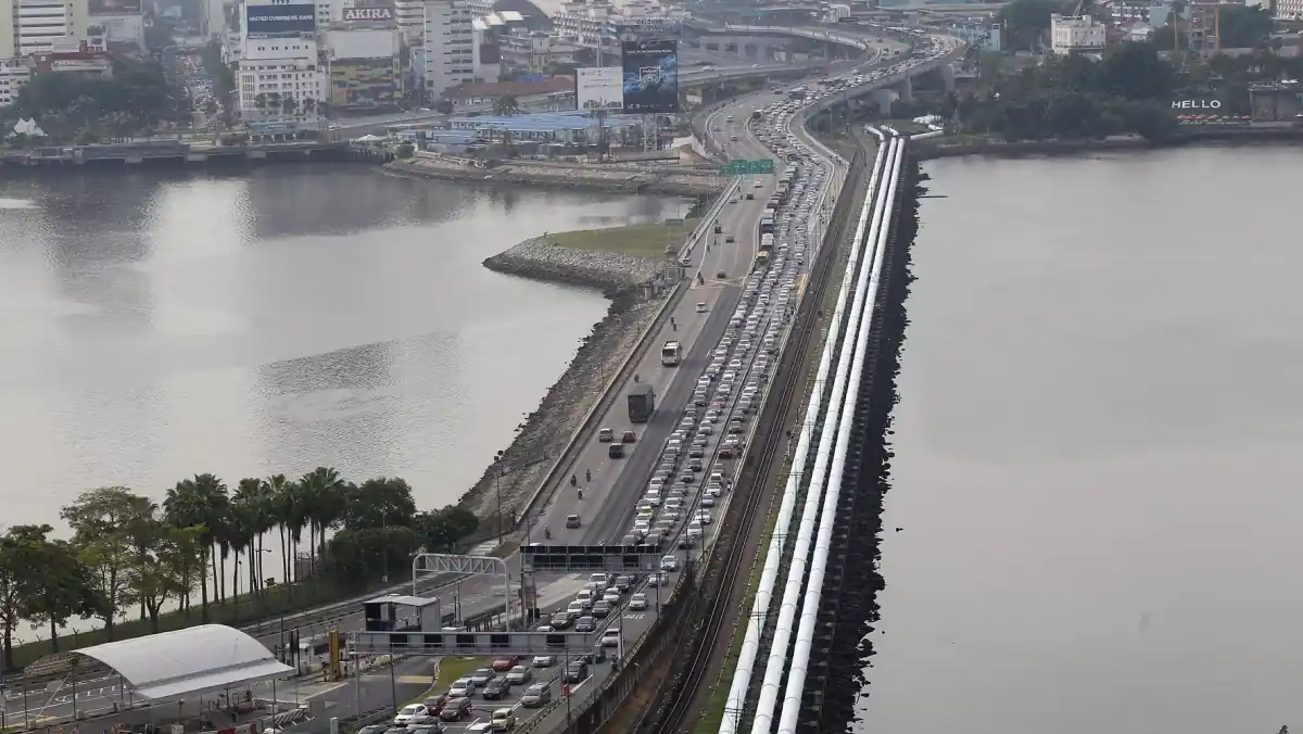 Southeast Asia Visa Requirements: Your Complete Guide to Malaysia and Singapore 14 Border Crossing Between Malaysia and Singapore