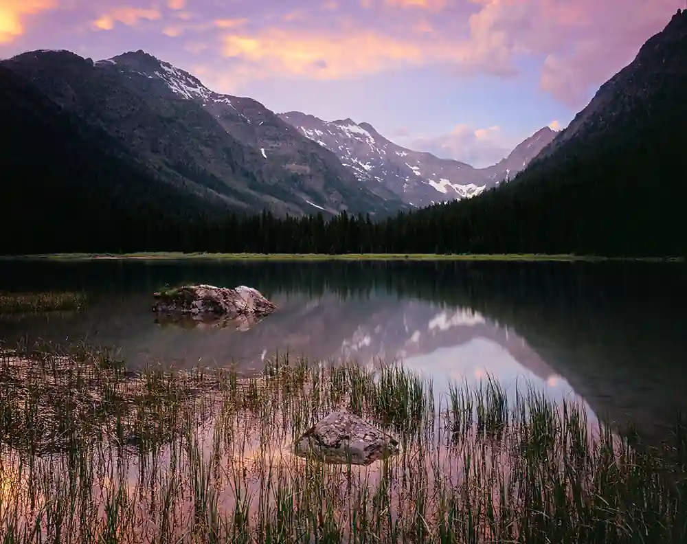 Clear Lake In Montana With Colorful Rocks & How To Visit It - Tripistia
