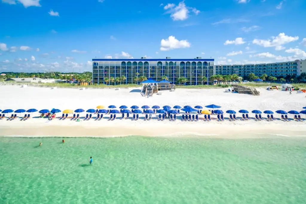 12 White Sand Beaches in Florida That Feel Like the Caribbean – Updated 2025 6 Fort Walton Beach – Relaxed Luxury on the Emerald Coast