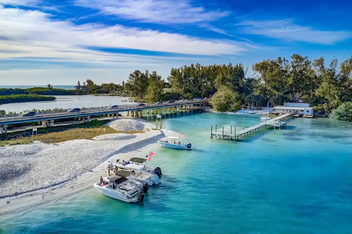 12 White Sand Beaches in Florida That Feel Like the Caribbean – Updated 2025 13 Longboat Key