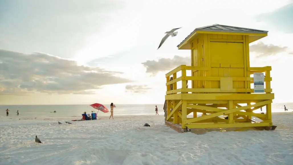 12 White Sand Beaches in Florida That Feel Like the Caribbean – Updated 2025 3 Siesta Key – The Icon of the Gulf Coast