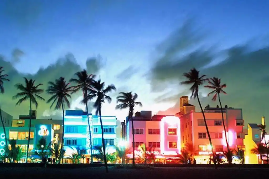 Why Mondrian South Beach Miami Is the Most Instagrammable Hotel? 4 Timing Lighting
